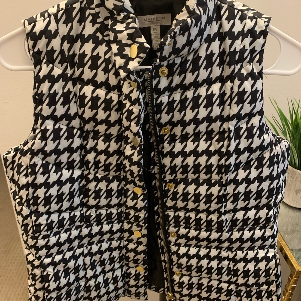 Beautiful best for sale!  In GREAT condition and lightly worn